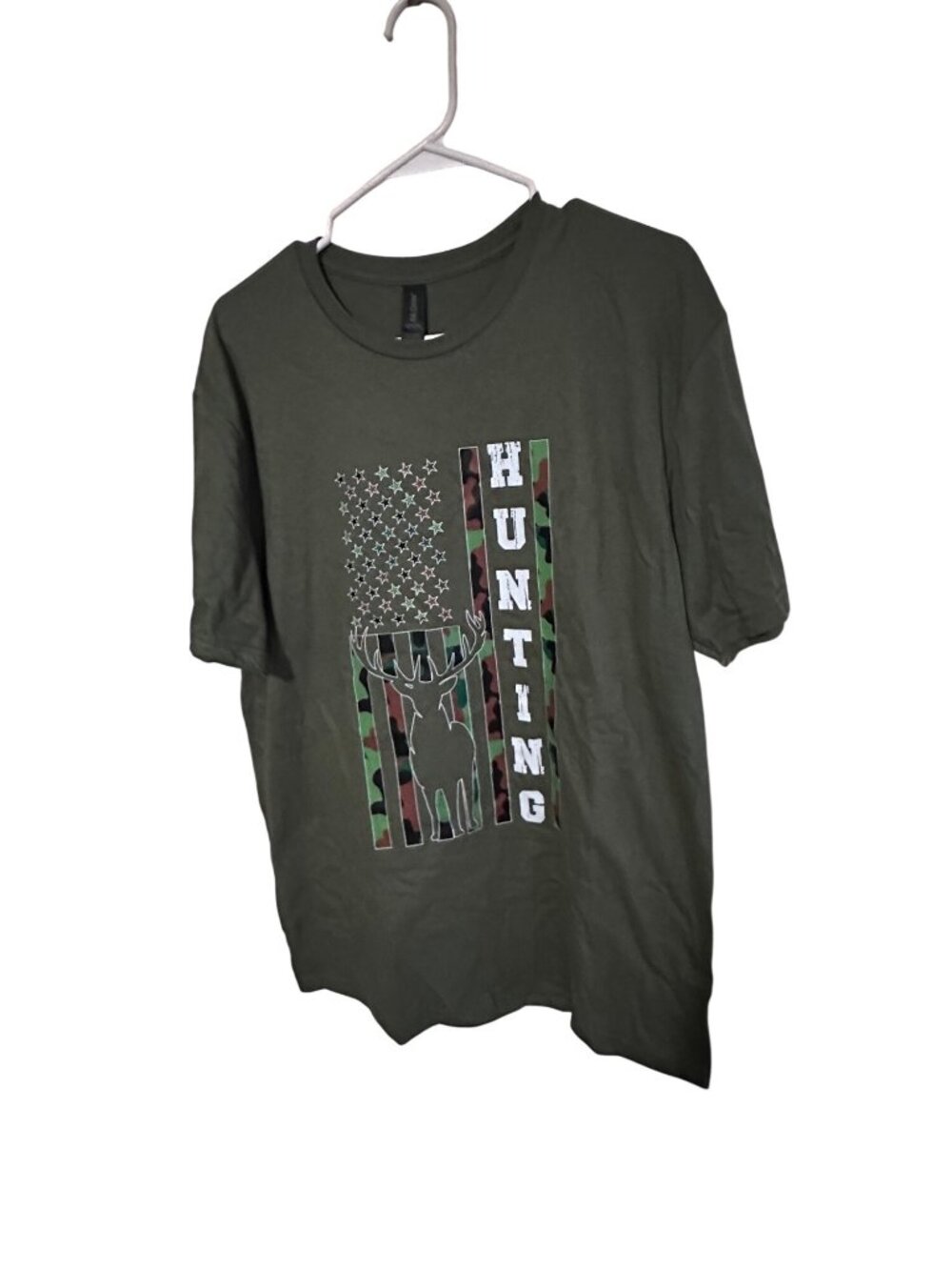 New graphic t-shirt on Gildan tag green in color with flag and deer pattern size